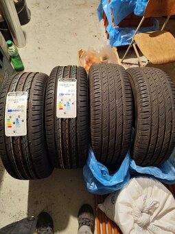 Prodám 4x pneu Semperit 215/60R16 99H XL - 2