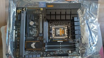 ASUS TUF GAMING B650-PLUS WIFI,AM5,DDR5 - 2