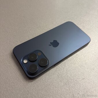 iPhone 15 Pro 256GB blue titan, pěkný stav, rok záruka - 2