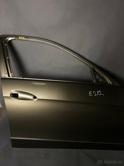 Pravé přední dveře Mercedes E 212 - 2