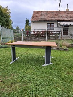 Prodám zachovalý pracovní stůl Hobis - 2