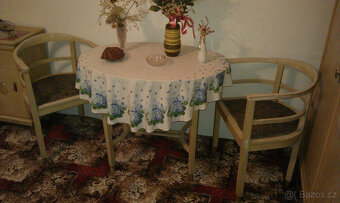 Stolek se třemi židlemi - 2