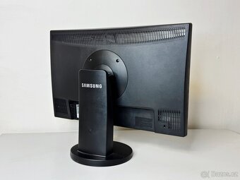 Samsung SyncMaster 2243 – 22” LCD, otočný - 2