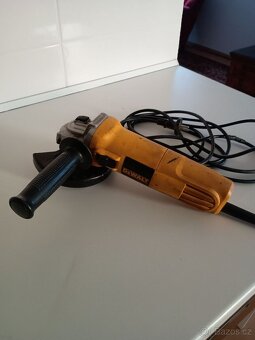 Úhlová bruska DWE4117 Dewalt 125mm 950W - 2