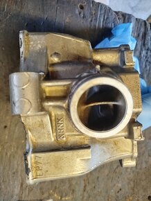 Prodám hlavu a vačku Honda crf 250 r 2004-2009 - 2