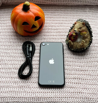 HLEDÁŠ IPHONE? Prodám Apple SE 2020 - 64GB - BLACK - 2