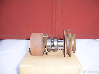 Jikov - sekačka - buben spojky, včetně hřídele a řemenice - 2