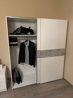 Šatní skříň - 2