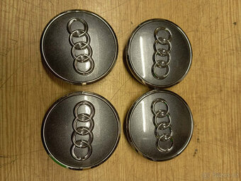 4 X STŘEDOVÉ POKLIČKY ORIGINÁL AUDI - 2