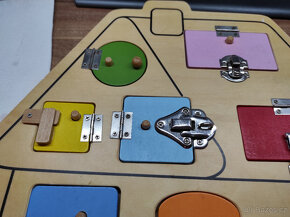 SMALL FOOT domek se zámky - 2