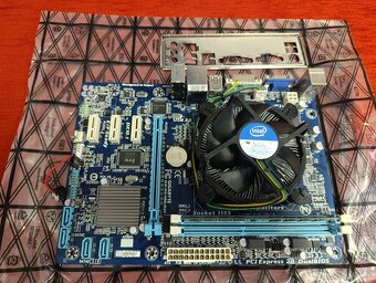 Gigabyte GA-H61MA-D2V, + CPU i3-3220, RAM 4GB DDR3 - 2