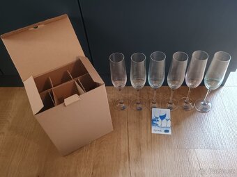 Sklo CRYSTALEX Úplně nové - 2