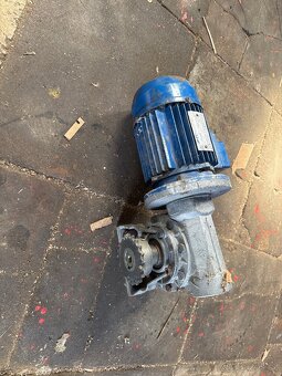 Motor s převodovkou - 2