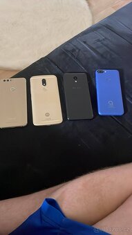 Motorola v pěkném stavu zlata barva - 2
