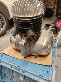 Prodám motor ČZ prase 501, hodinář - 2