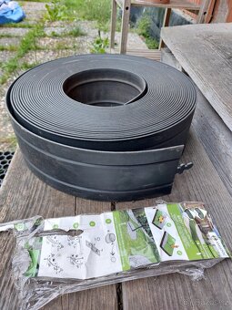 Amispol Skrytý Obrubník 12,5 cm x 25 m černý 1 ks - 2