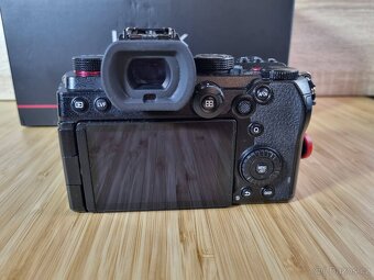 Panasonic S5 - 2