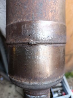Katalyzátory Mercedes W251 - 2
