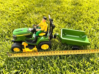Bruder 62104 Zahradní traktor John Deere s figurkou - 2