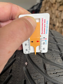 Prodám zimní pneu 235/50 R19 Michelin - 2