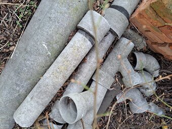 Starší kanalizační odpadové roury,kolena - 2