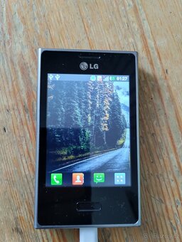 Mobilní telefon LG - 2