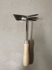 Kovaná zahradní motyčka s vidličkou - NOVÁ, vyrobeno v ČR - 2