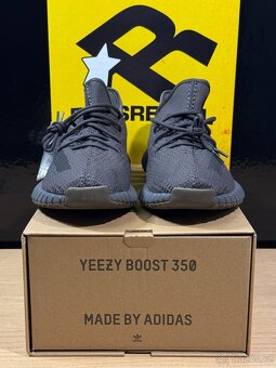 Adidas Yeezy boost 350 v2 black ray gum (45) - 2