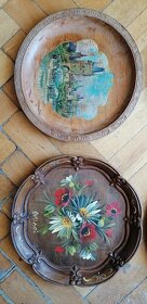 Staré dřevěné talíře - ručně domalovávané, vyřezávaný - 2