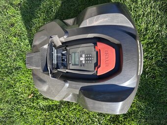 SLEVA  Robotická sekačka HUSQVARNA AUTOMOWER 430X Kabel - 2