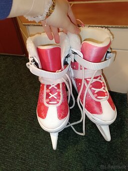 Prodám dívčí lední brusle - 2