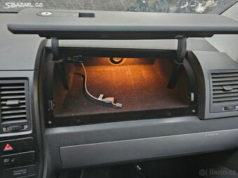 Kastlík spolujezdce VW Multivan T5 T5.1 - 2