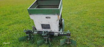 Sazec brambor za malotraktor - 2