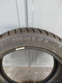 Zimní pneu 225/45 R17 - 2
