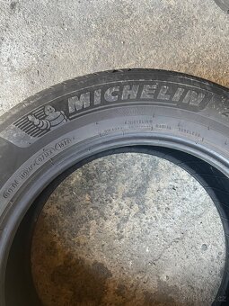 Michelin 235/60/18 - 2