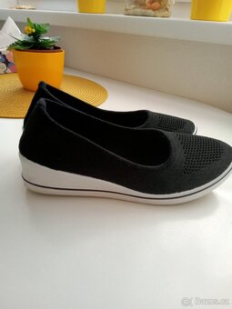 Černé plátěnky na klínku vel. 39, stélka 24 cm zn. Prego - 2