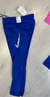 Nový komplet legín s tričkem NIKE - 2