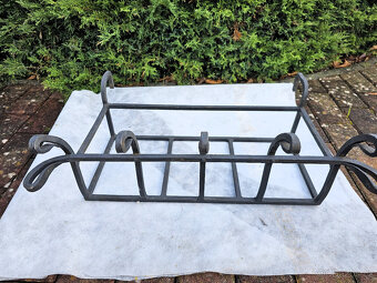 Kované držáky na truhlíky - 2