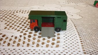 MATCHBOX RW HORSE BOX - 2