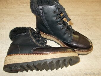 KRASNÉ ZMNÍ KOTNÍKOVE BOTY ZN RIEKER - 2