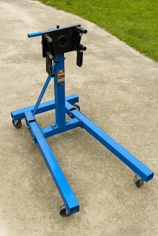 Pronájem dílenského vybavení – žirafa, stojan na motor - 2