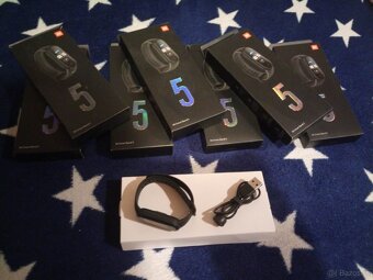 Xiaomi Mi Smart Band 5 a 6 řemínky a nabíječky také - 2