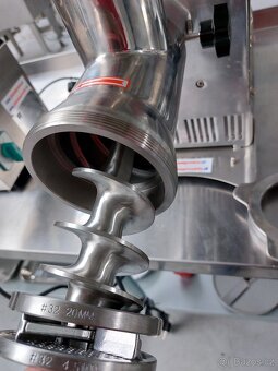 Mlýnek na maso HFM 22" Řeznický vlček, Řezačka masa HFM 22 - 2