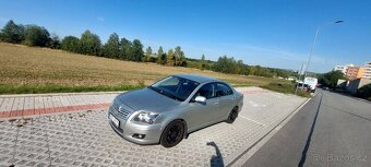 Osobní automobil Toyota Avensis 1,8 sedan - 2