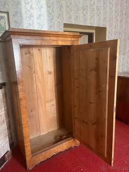 Starožitná skříň - 2