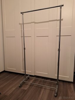 Pojízdný šatní stojan - štendr - 2