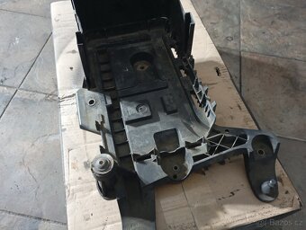 Konzola baterie Superb,Octavia II a jiné - 2