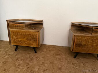 Staré noční stolky a zrcadlo - 2