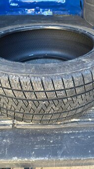 235/45 r19 zimní - 2