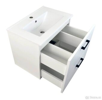 Koupelnová skříňka - 2